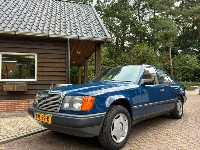 Mercedes-Benz  W124 200 Sedan 1987 Oldtimer Mooie Auto, Dealer onderhouden, Blauw, Sound system, Bedrijf