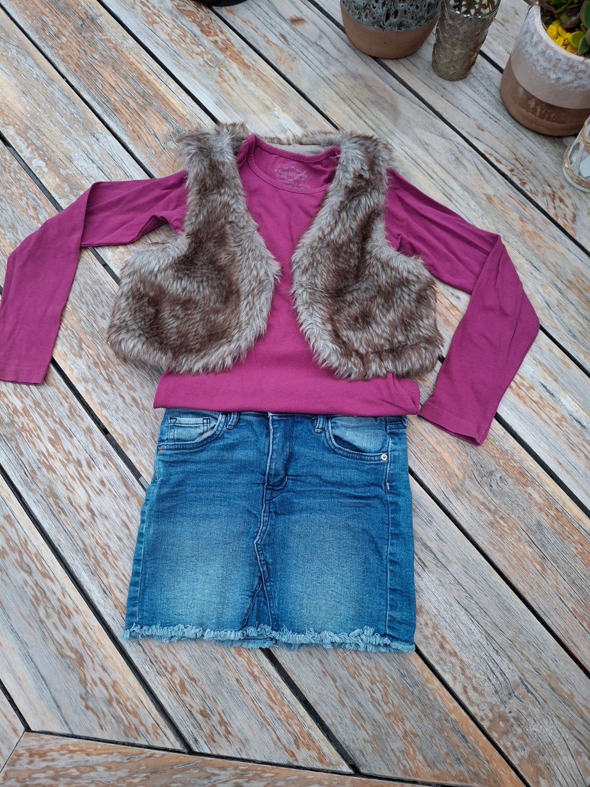 Leuke set: spijkerrok, shirt en bontvestje maat 122, Kinderen en Baby's, Gebruikt, Meisje, Ophalen of Verzenden, Setje