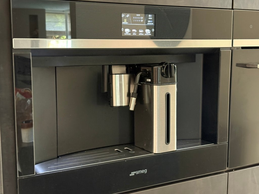 SMEG CMS4104N inbouw koffiemachine – volautomaat – zwart, Witgoed en Apparatuur, Ophalen, Gebruikt, 10 kopjes of meer, Koffiemachine