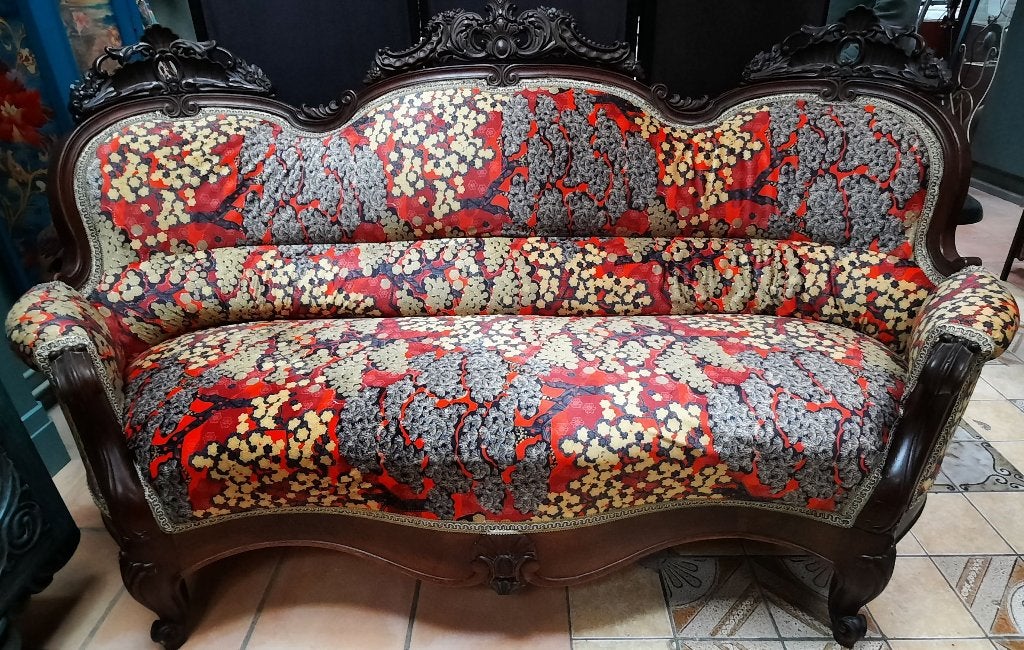 klassieke 3-zits brocante rood-gouden bank met houtsnijwerk, Huis en Inrichting, Ophalen, Klassiek, brocante, 75 tot 100 cm, Zo goed als nieuw