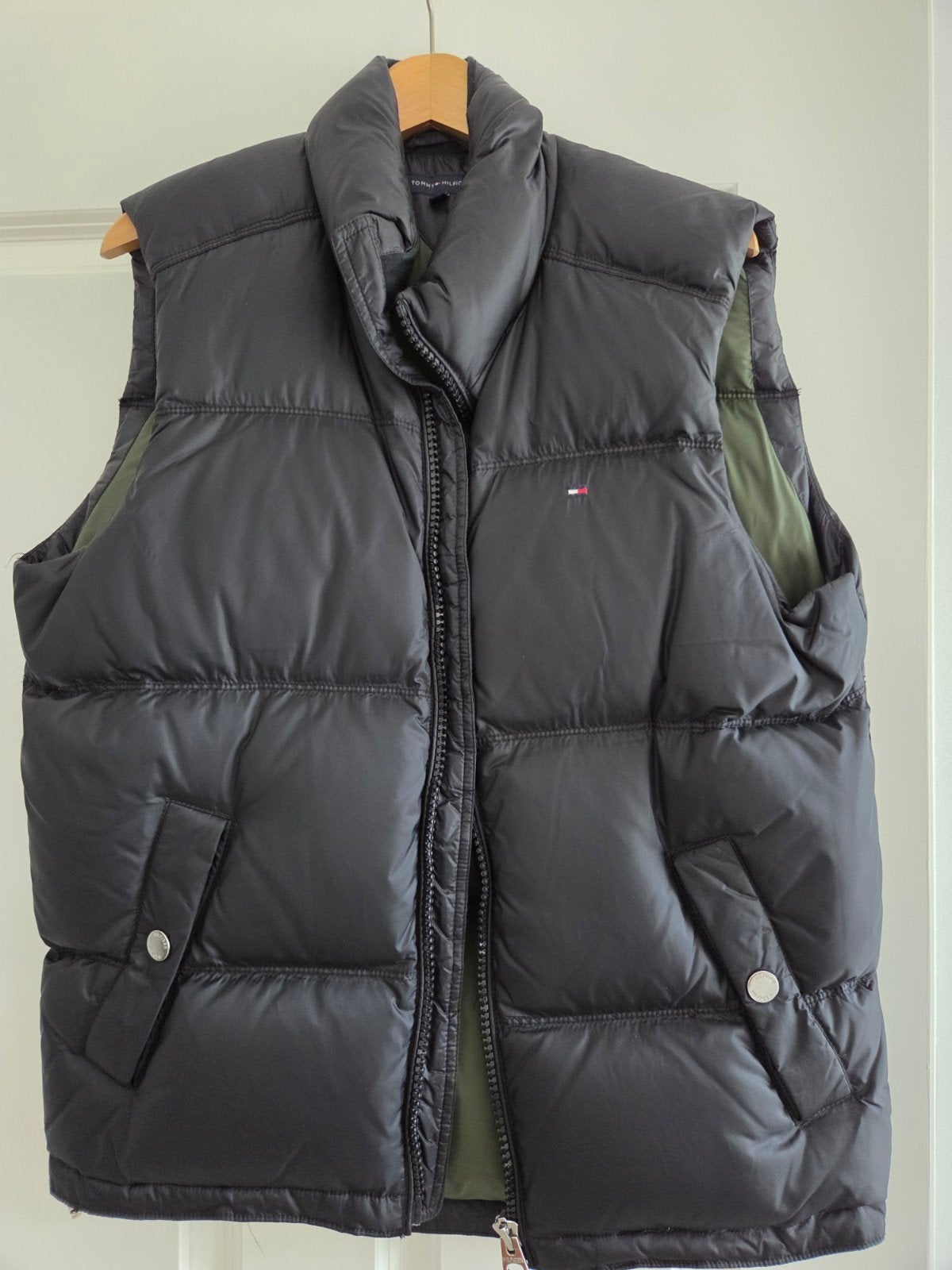 Tommy Hilfiger bodewarmer mt M, Ophalen, Zo goed als nieuw, Maat 48/50 (M), Zwart