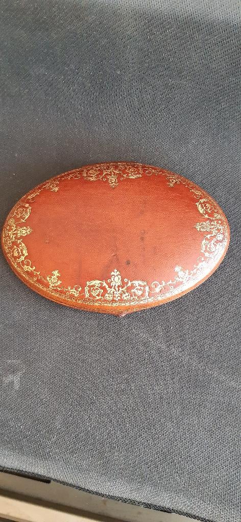 naaigerei frans leder doosje, Verzenden, Zilver