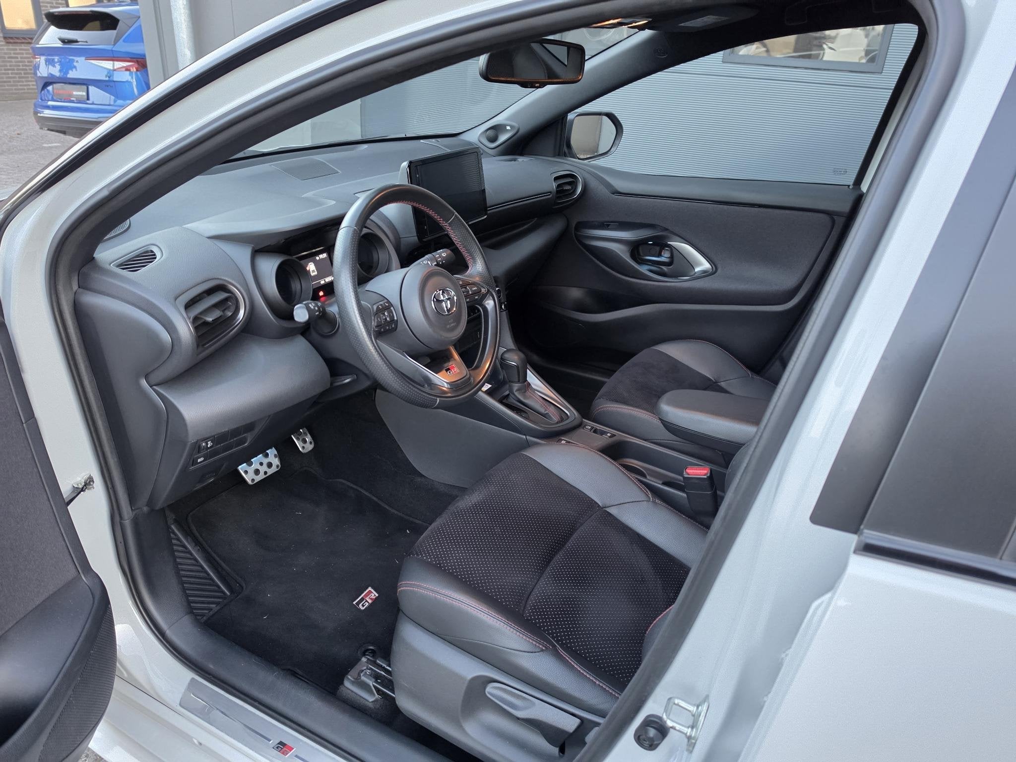 Toyota Yaris 1.5 Hybrid GR Sport JBL, Auto's, Dealer onderhouden, 450 kg, Gebruikt, Euro 6