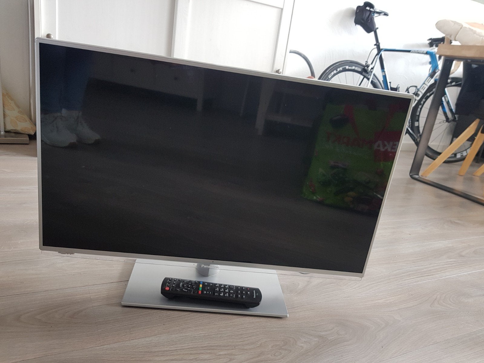 Panasonic TX-L32E6E LCD TV met afstandsbediening, Ophalen, Gebruikt, Panasonic, LCD