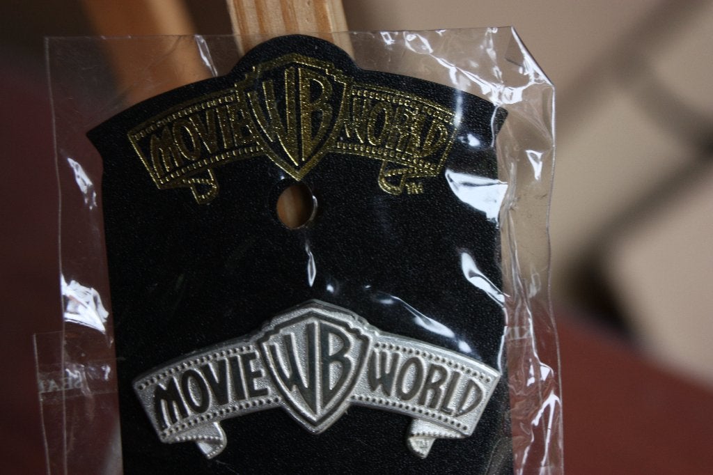 Nieuwe pin Warner Bros Movie World mooi, Ophalen of Verzenden, Nieuw, Overige onderwerpen, Speldje of Pin