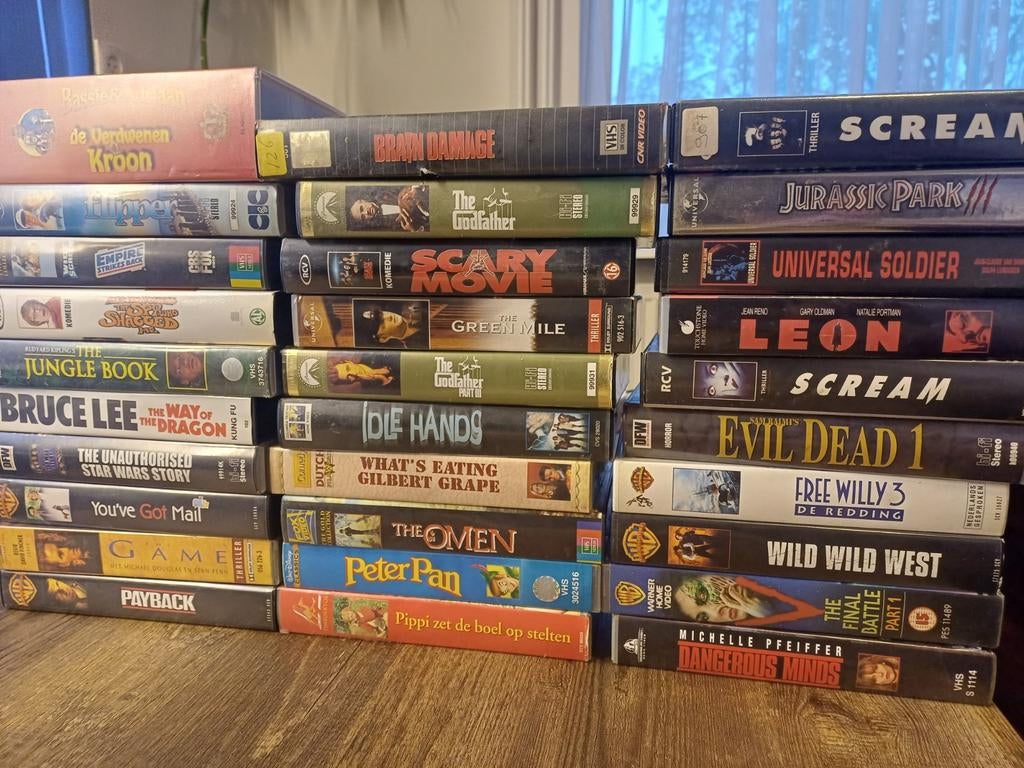 VHS Movie Lot Bundle 30 Horror Comedy Classics Evil Dead, Vanaf 16 jaar, Ophalen of Verzenden, Zo goed als nieuw, Overige typen