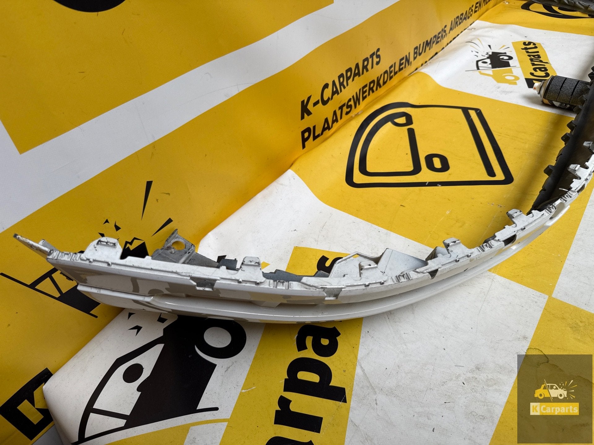 Bumperlijst achterbumper Audi E Tron 4KE PDC 4KE807833, Info@fabrikant.eu, Fabrikantstraat 1
1000 AA  Amsterdam, NL, Achter, Bumper