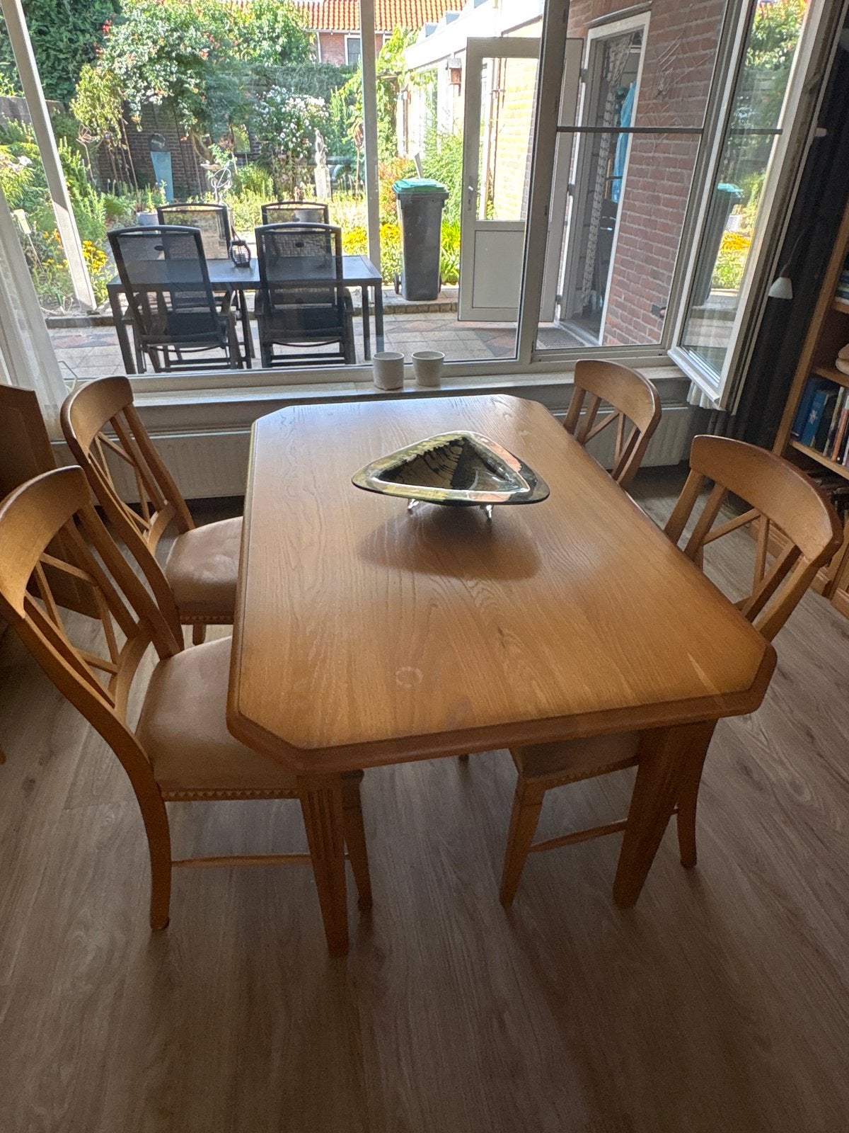 Houten eettafel met 4 stoelen (plaats Uden), Huis en Inrichting, Ophalen, Gebruikt, 100 tot 150 cm, Eikenhout