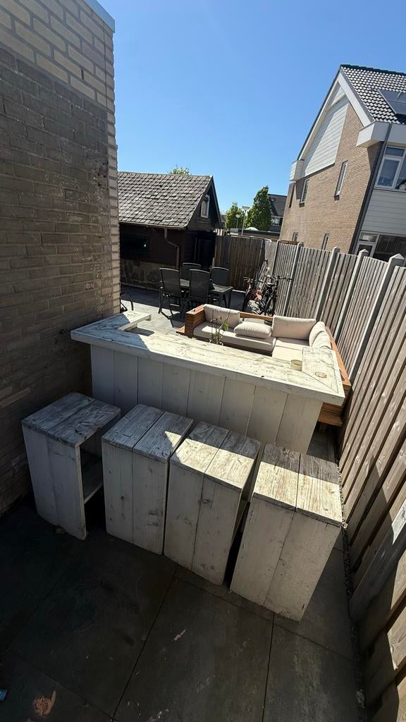 Houten buitenbar met 4 krukken, Ophalen, Gebruikt, Inclusief barstoelen