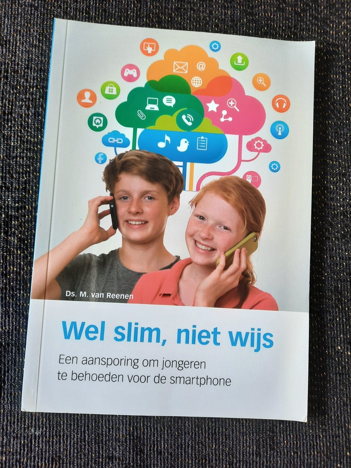 Wel slim, niet wijs - smartphone en jongeren, Boeken, Ophalen of Verzenden, Nieuw, Ds. M. van Reenen, Non-fictie