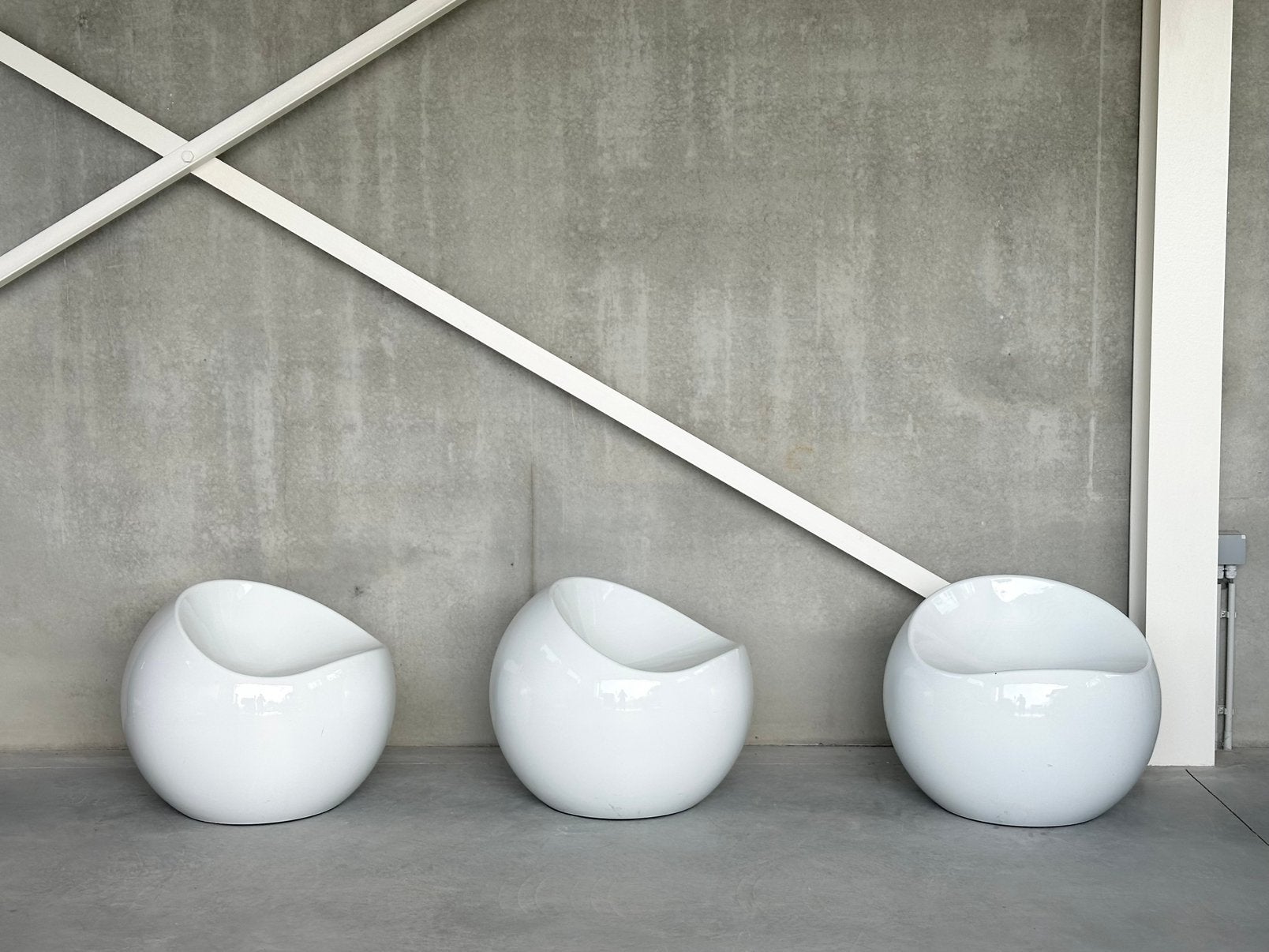 3x Dupont Finn Stone Ball Chair, Ophalen of Verzenden