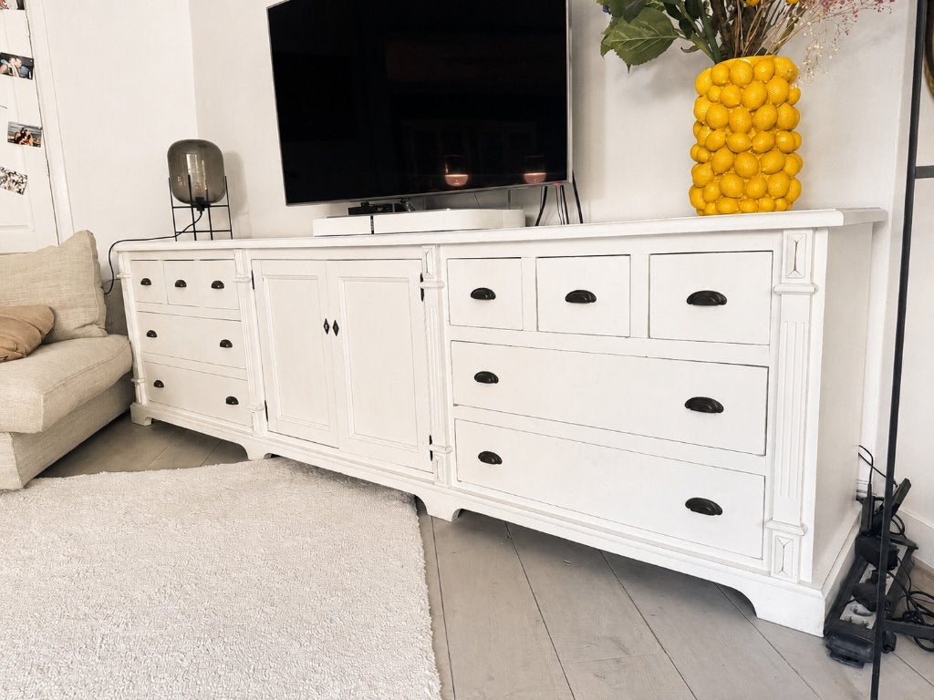 Grote landelijke witte dressoir / tv-meubel, Huis en Inrichting, Kasten | Dressoirs, Ophalen, Gebruikt, Met deur(en), Grenenhout