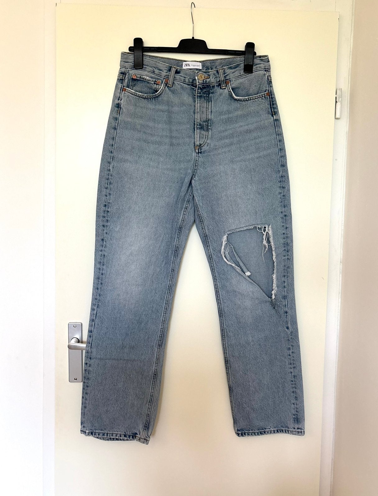 ZARA high waist mom jeans broek • blauw maat 40 spijkerbroek, Ophalen of Verzenden, Zo goed als nieuw, Blauw, W30 - W32 (confectie 38/40)