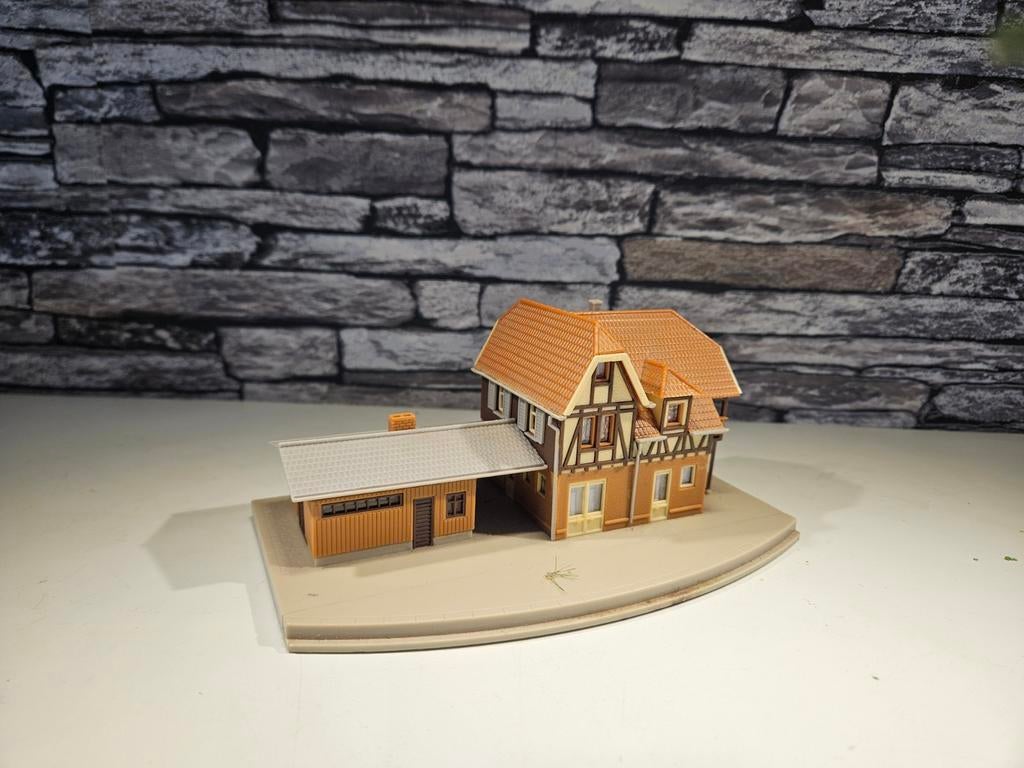 Klein station stationsgebouw N spoor modeltrein 1:160, Overige merken, Gebruikt, Gelijkstroom of Wisselstroom, Brug, Tunnel of Gebouw