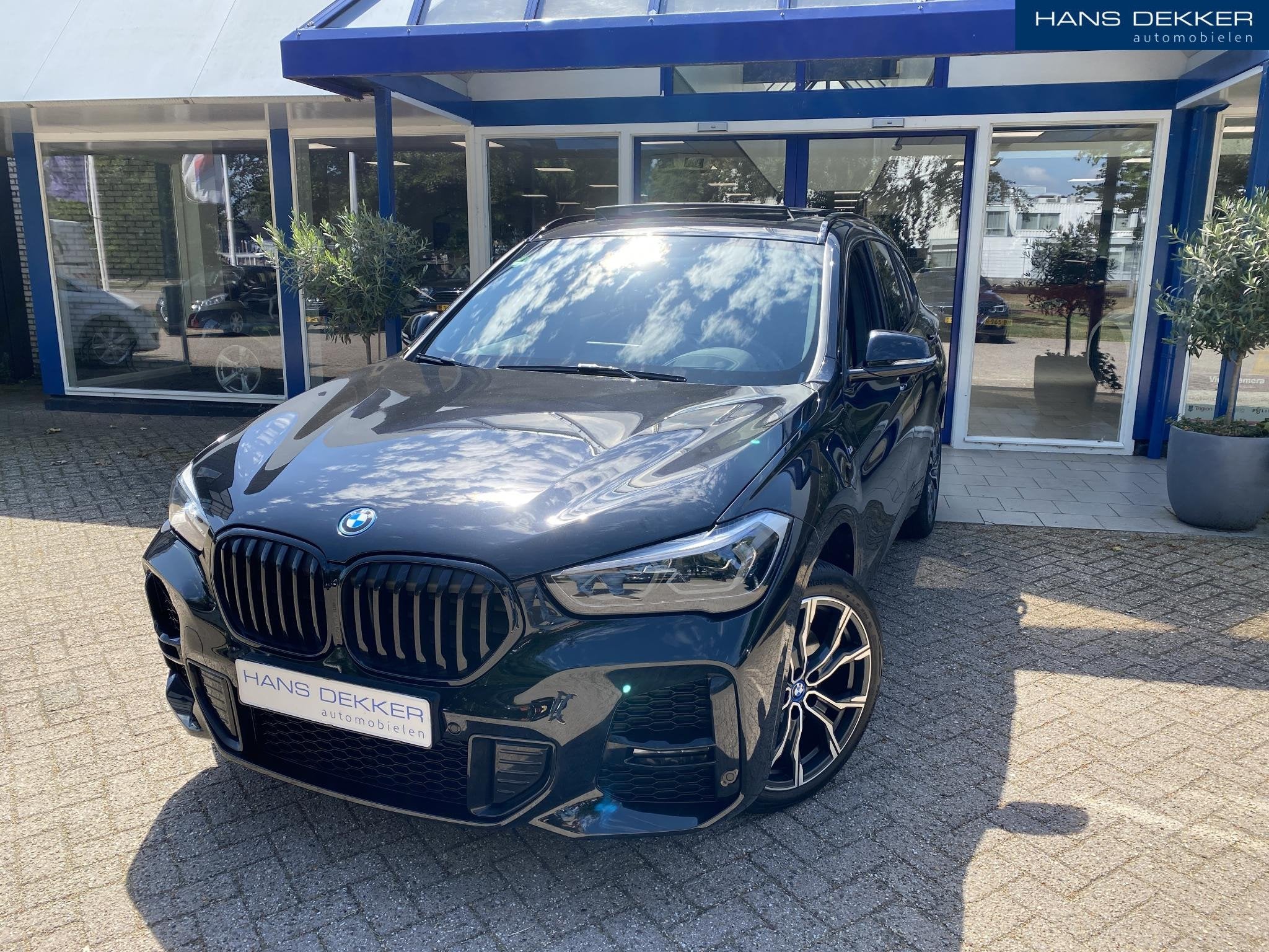 BMW X1 xDrive25e eDrive Edition Pano / M-Pakket / Camera / L, Auto's, BMW, Automatische klimaatregeling, Gebruikt, Zwart, Bedrijf
