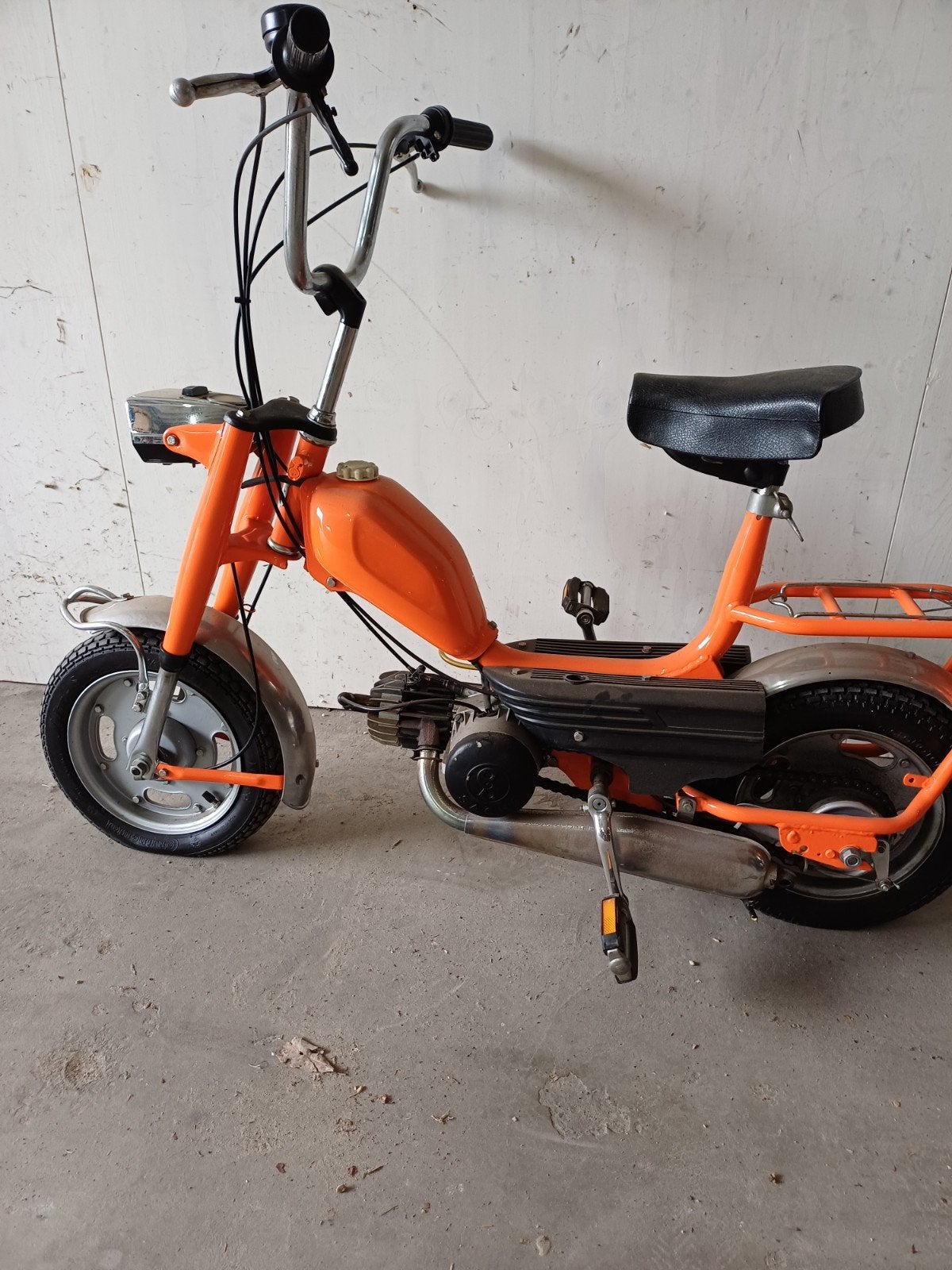 Oranje bromfiets, klassiek model hercules, Ophalen of Verzenden, Gebruikt, Maximaal 45 km/u, Onbekend