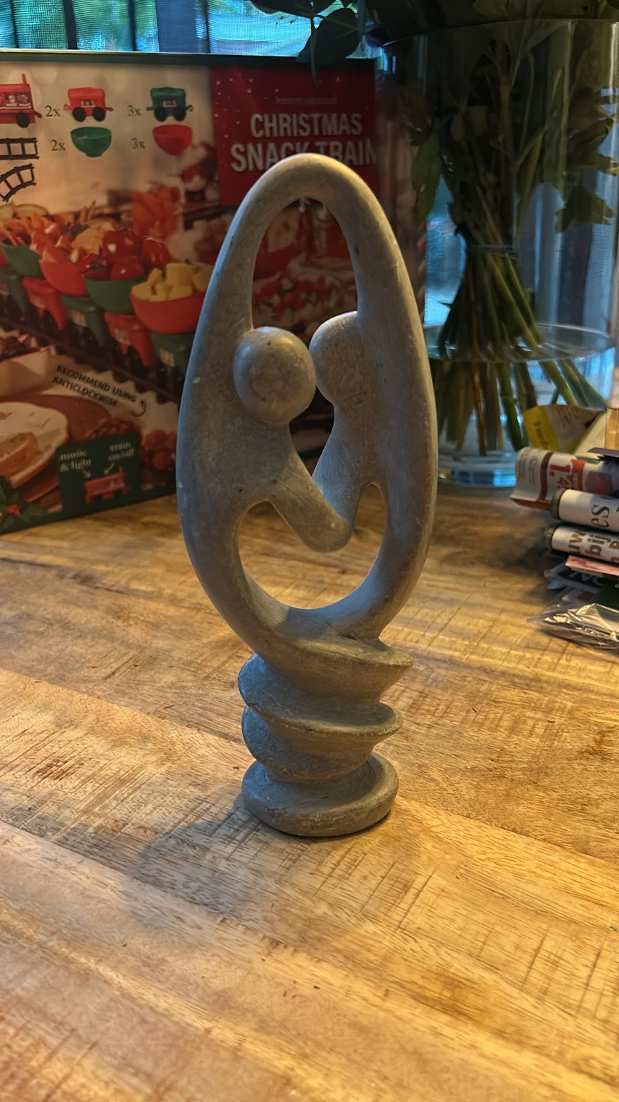 Abstracte stenen sculptuur - omhelzing, Minder dan 20 cm, Ophalen of Verzenden, Handgemaakt, Steen of Keramiek