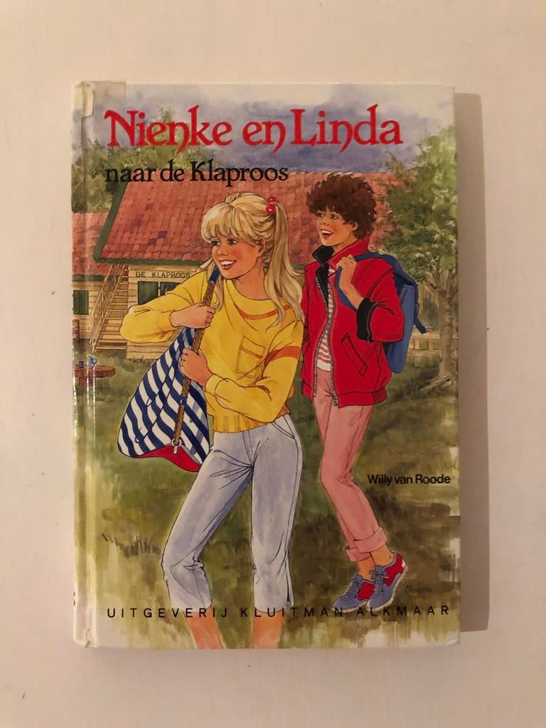 Nienke en Linda naar de Klaproos - Willy van Roode, Boeken, Ophalen of Verzenden, Gelezen, Fictie algemeen