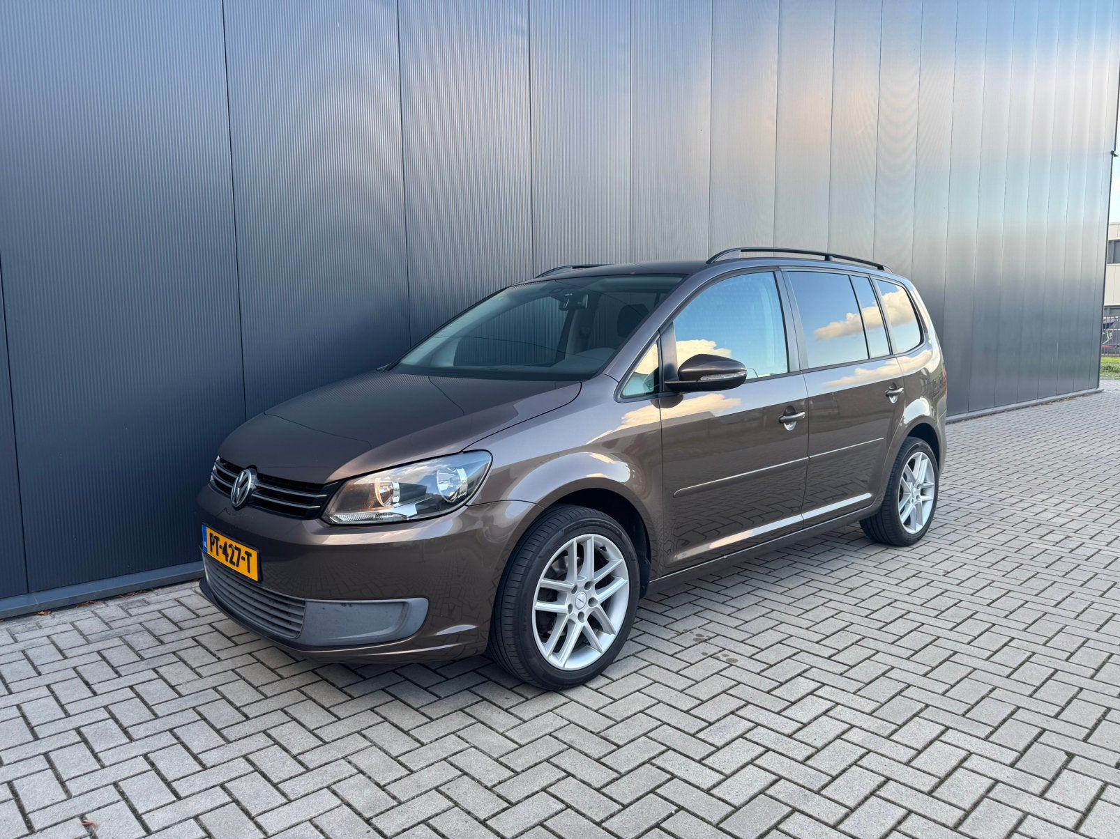 Volkswagen Touran 1.6 TDI 77KW DSG7 Comfortline 2011 Bruin, Euro 5, Stof, Zwart, 4 cilinders