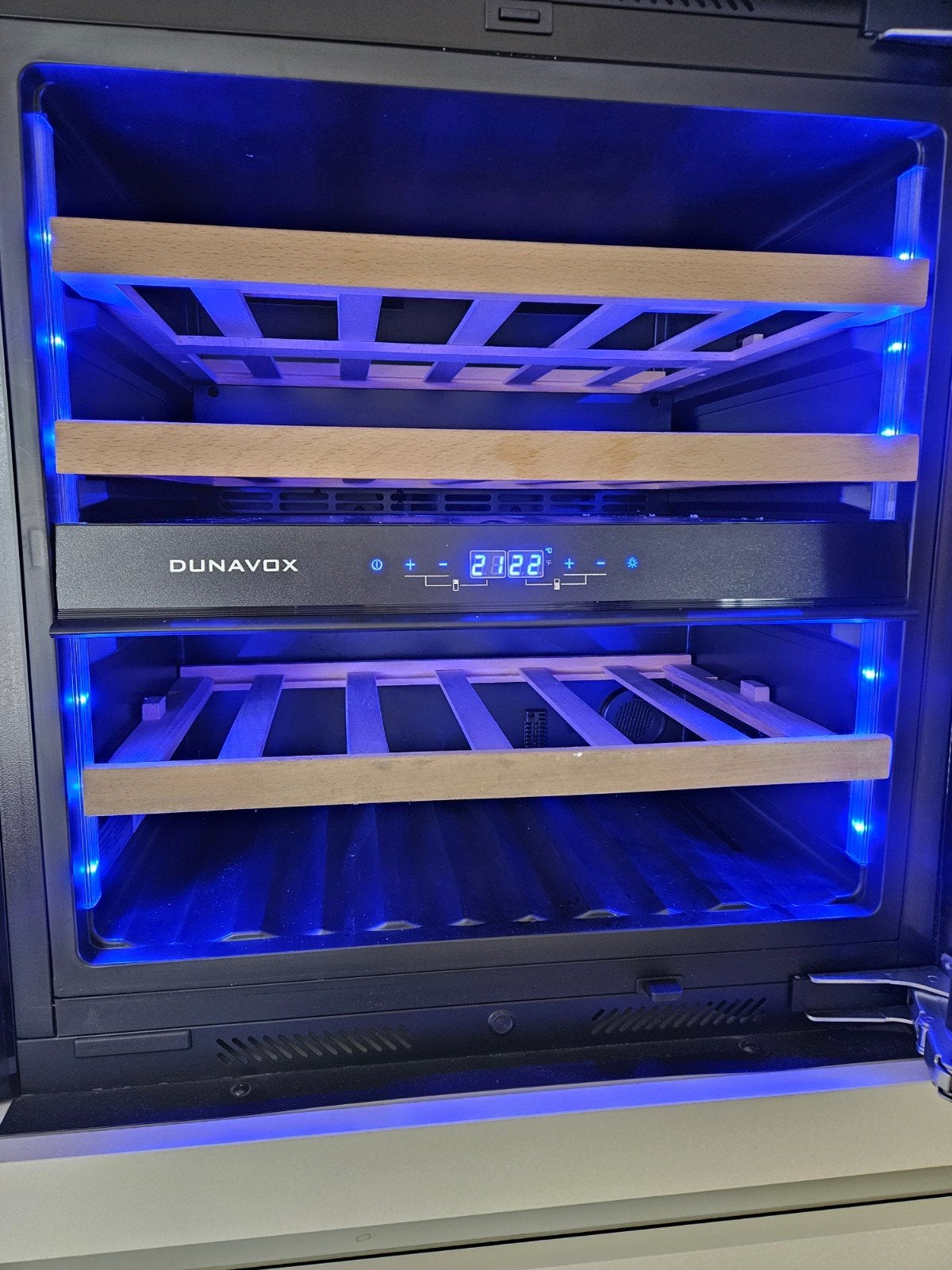 Dunavox DAB-25.62DB.TO Inbouw Wijnklimaatkast, Ophalen, Zonder vriesvak, Minder dan 85 cm, 45 tot 60 cm