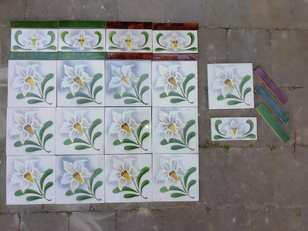 Art nouveau/ jugendstil tegels bloem en rand 135 en 81, Ophalen