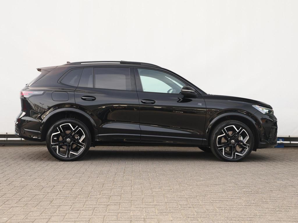Volkswagen Tiguan 1.5 eHybrid R-Line Edition 272PK | Led Mat, Auto's, Stof, 4 cilinders, 2000 kg, 150 min
