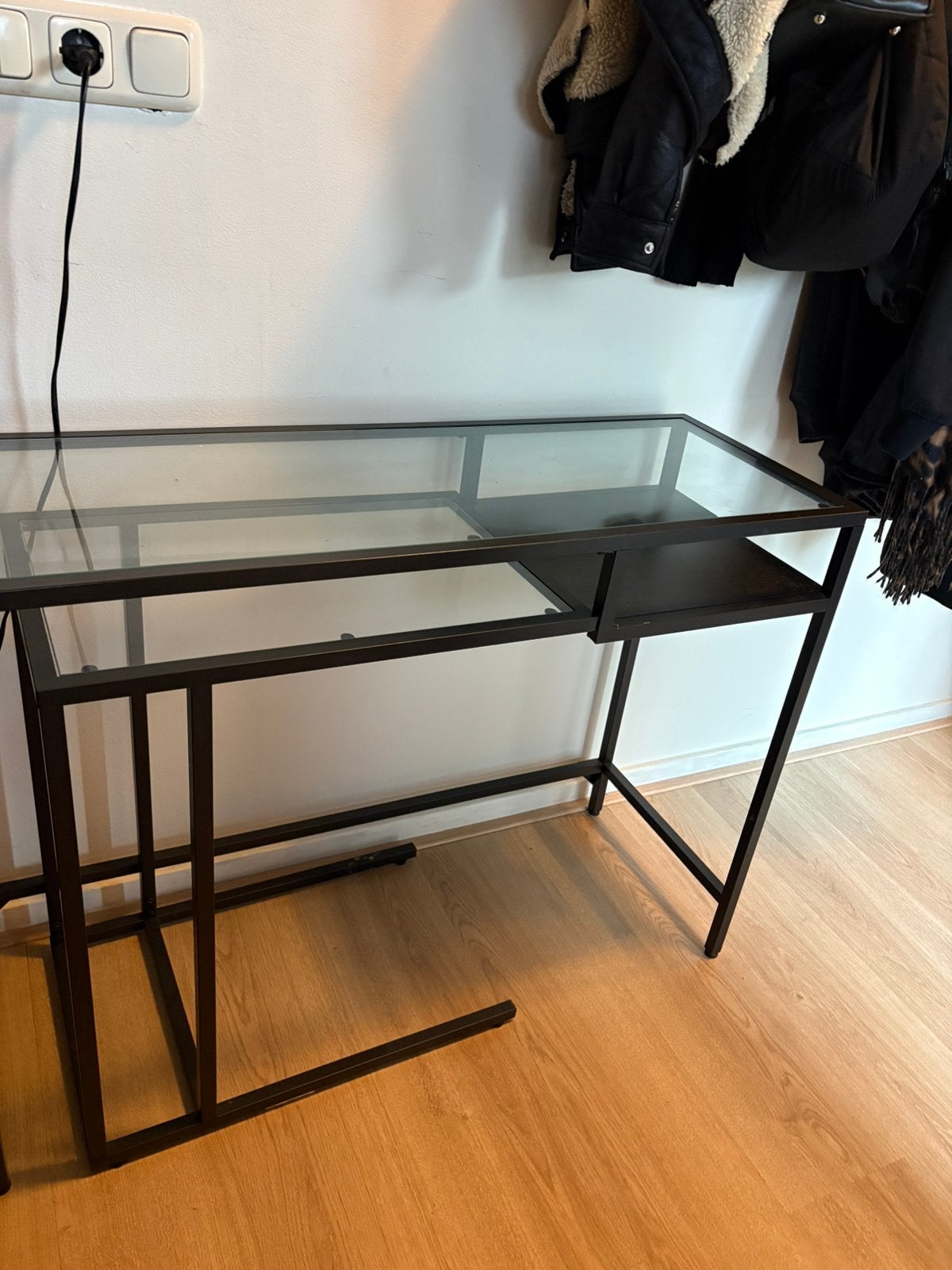 IKEA VITTSJÖ Laptoptafel + Bijzettafel – €35, Ophalen, 50 tot 100 cm, Rond, Zo goed als nieuw