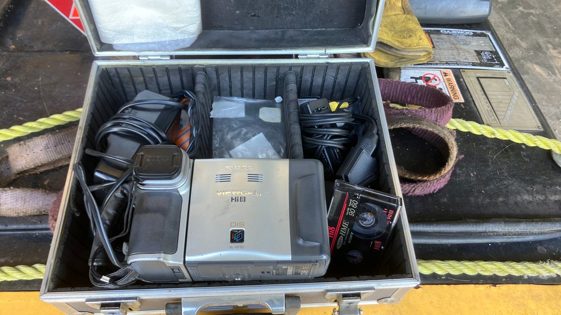Sharp videocamera, model VL-H770S, HI8, Ophalen, Hi 8, Camera