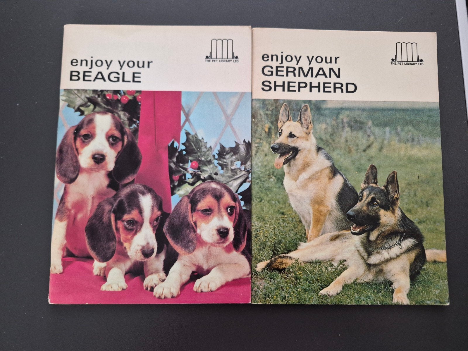 The Pet Library: Enjoy Your Beagle & German Shepherd, Ophalen of Verzenden, Gelezen, Honden, The Pet Library Ltd.