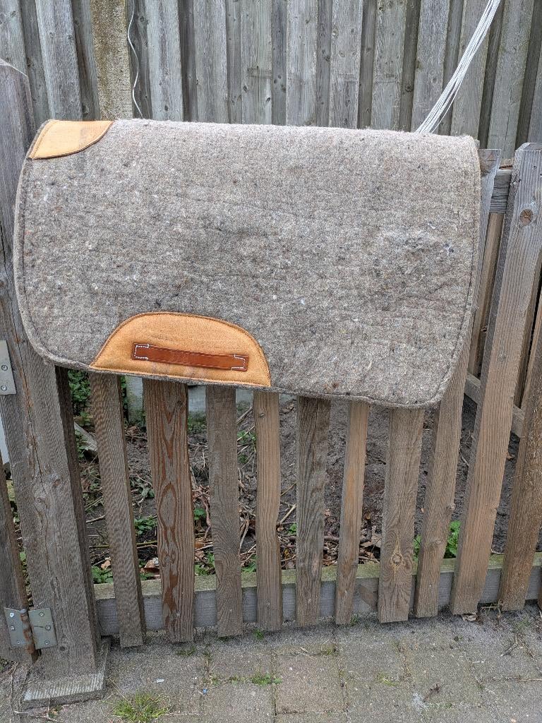 Leder zadeldek grijs, Ophalen, Gebruikt
