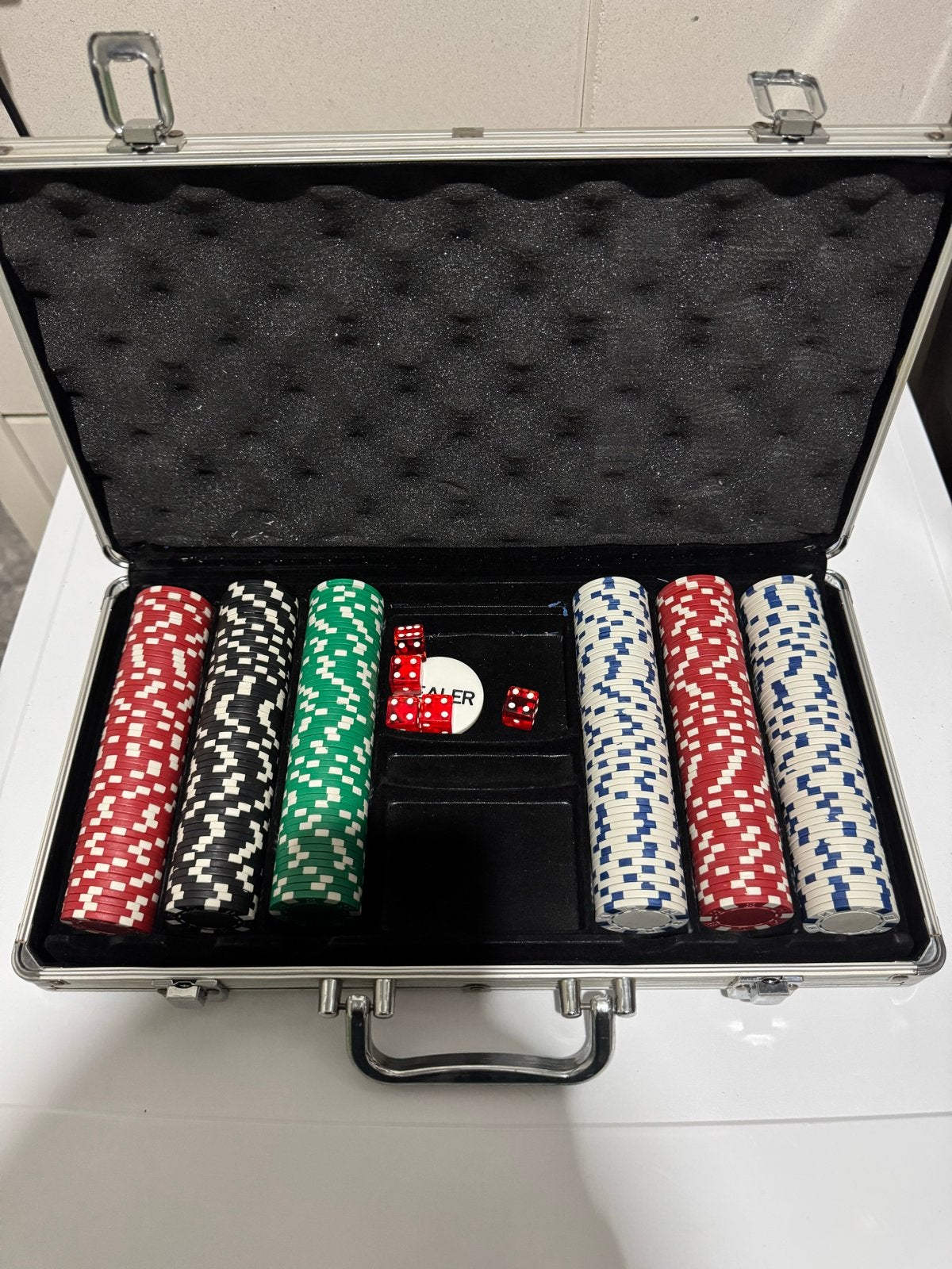 Pokerset in luxe koffer (exclusief speelkaarten), Drie of vier spelers, Ophalen of Verzenden, Gebruikt