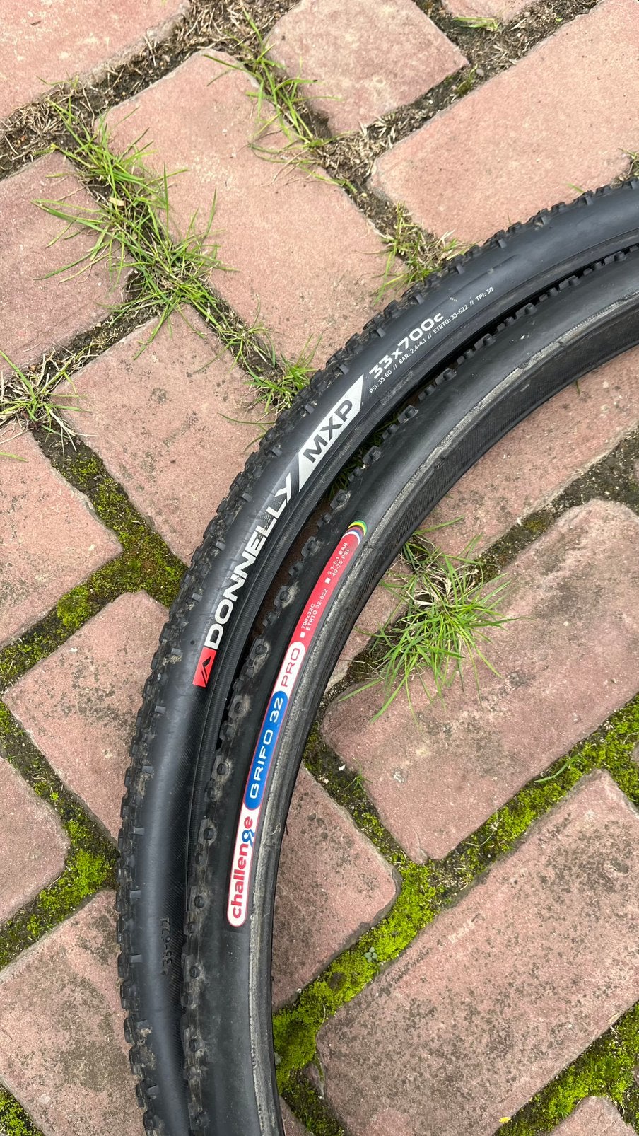 2x cyclocross banden 33mm en 32mm. Ruim profiel, Fietsen en Brommers, Ophalen of Verzenden, Zo goed als nieuw