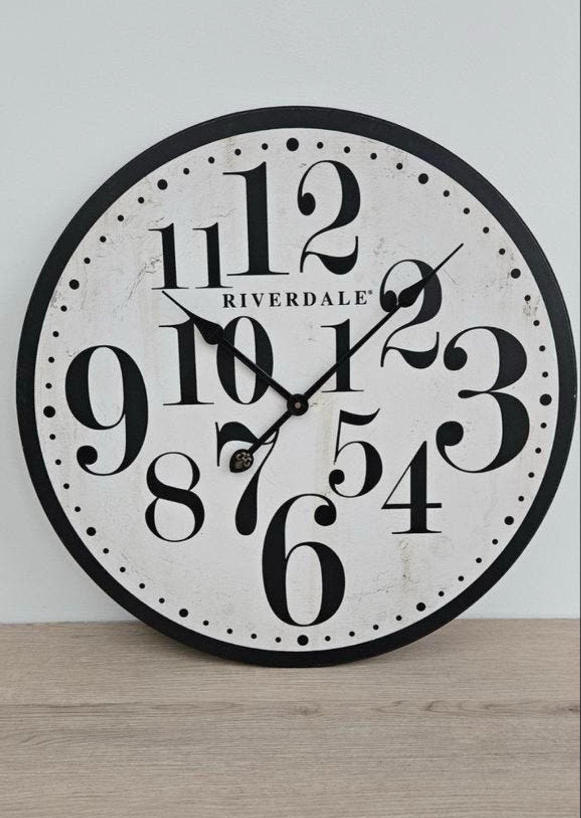 Riverdale Wandklok, Huis en Inrichting, Woonaccessoires | Klokken, Ophalen, Vintage, Analoog, Zwart
