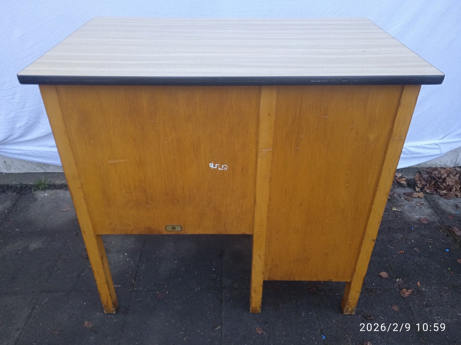 Bureau uit de jaren ’50 met een geel Formica-blad, Huis en Inrichting, Bureaus, Ophalen, Gebruikt, Bruin, Hout
