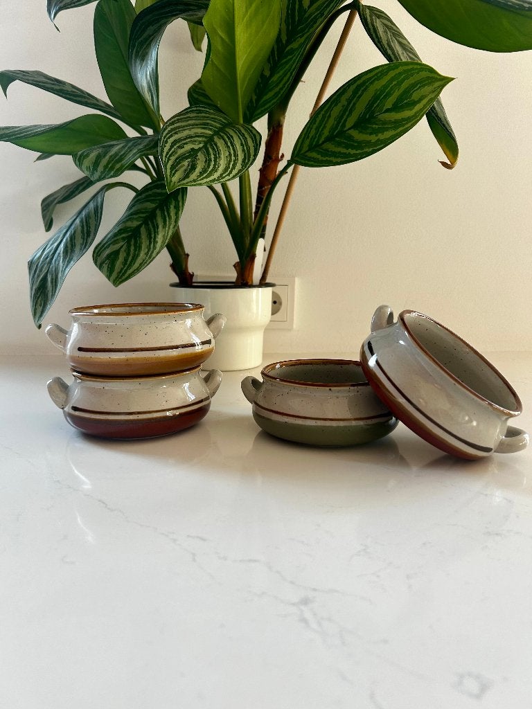4 vintage beige soepkommen. Vintage ovenschaaltjes seventies, Overige merken, Ophalen of Verzenden, Zo goed als nieuw, Kom(men)