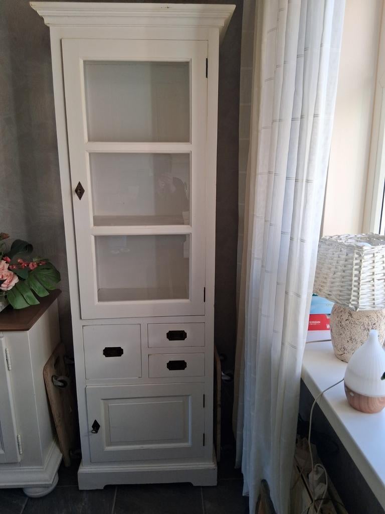 Witte vitrinekast met lades en deuren, Huis en Inrichting, Kasten | Vitrinekasten, Gebruikt, Met deur(en), Glas, Landelijk