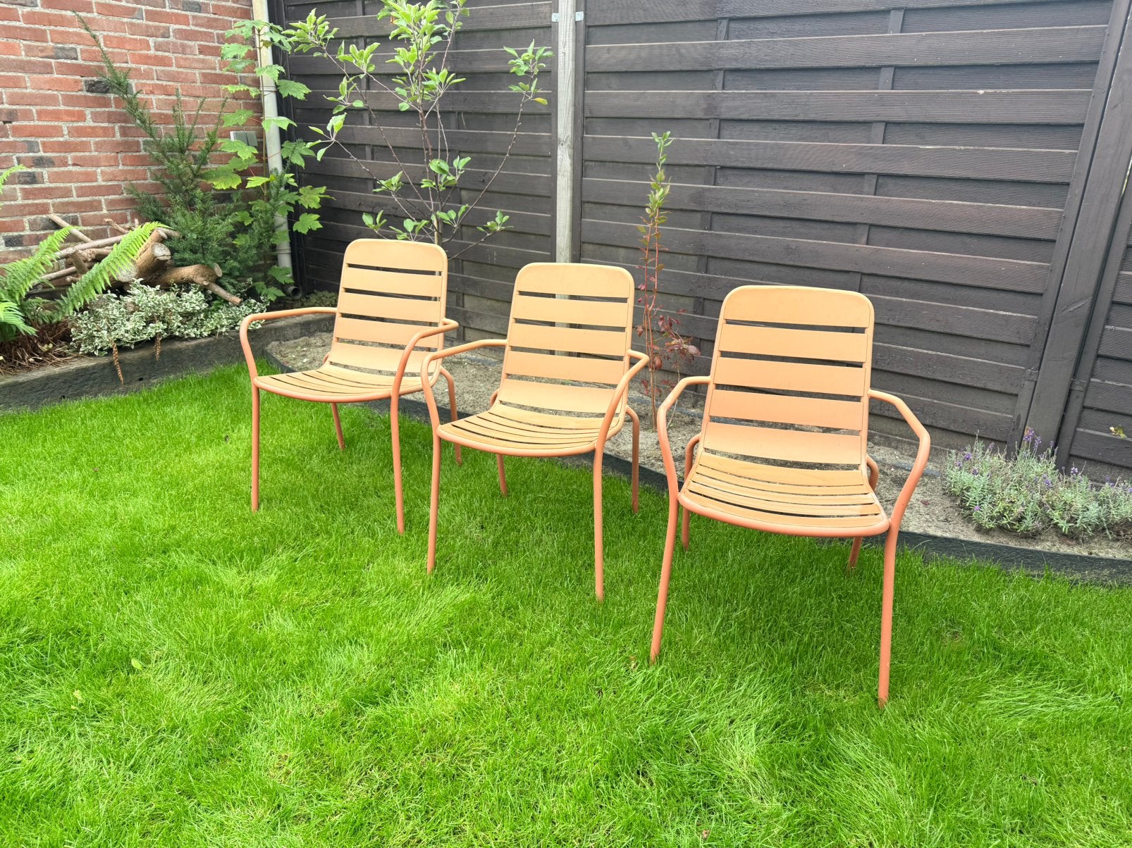 Set rode metalen tuinstoelen (3x), Tuin en Terras, Ophalen, Zo goed als nieuw, Metaal, Stapelbaar