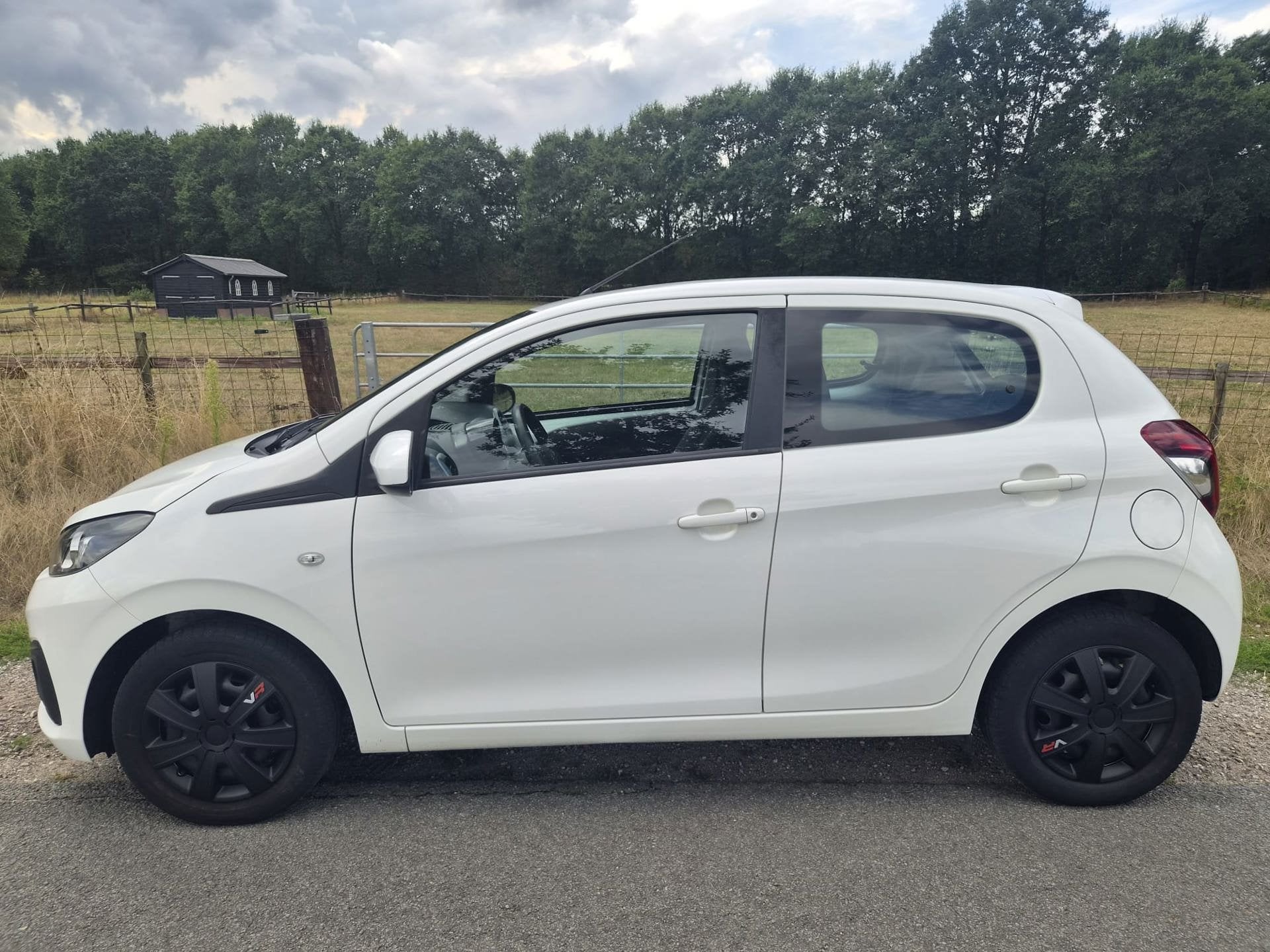 Peugeot 108 1.0 e-VTi Active goed onderhouden en met airco, Voorwielaandrijving, Dealer onderhouden, Stof, Gebruikt