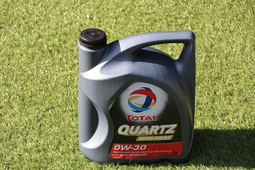 Total Quartz Ineo First 0W30 motorolie 2 Liter, Ophalen of Verzenden, Nieuw, Peugeot