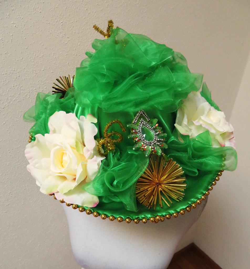 heel aparte hoed groen tinten, Ophalen of Verzenden, Zo goed als nieuw, One size fits all, Hoed