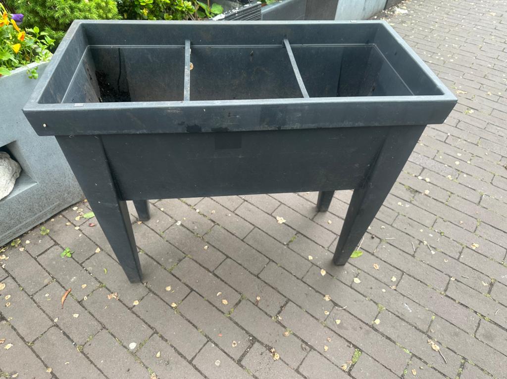 Grote plantenbak op poten - Grijs kunststof, Ophalen, Kunststof, Gebruikt, 100 cm of meer