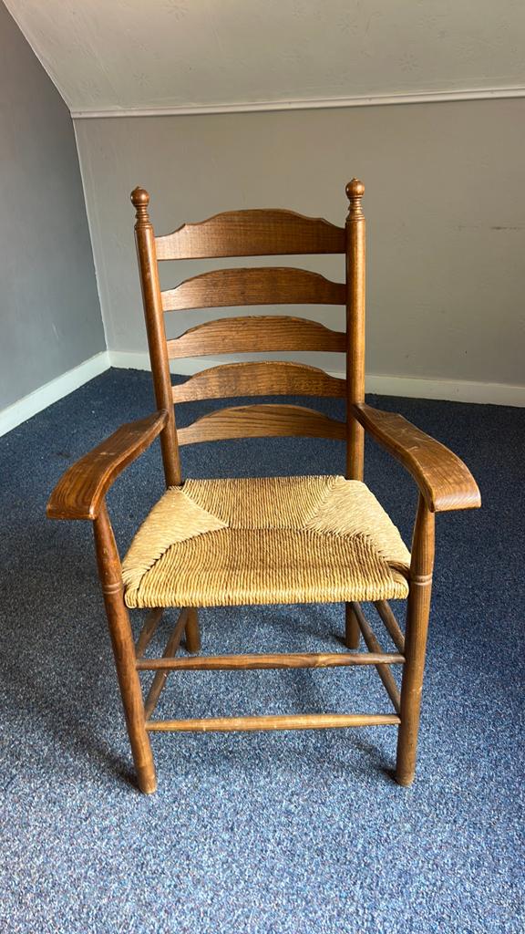 Houten stoel met rieten zitting, Ophalen