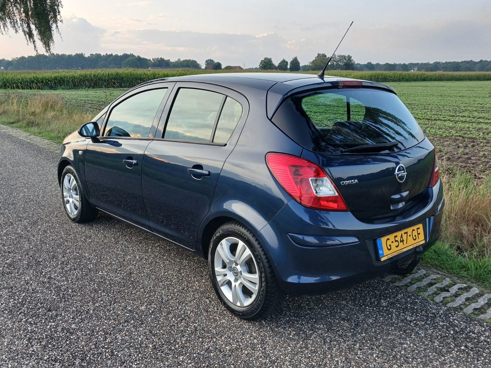 Foto 4 van Opel Corsa 1.2 16V  Edition AIRCO 5 deurs