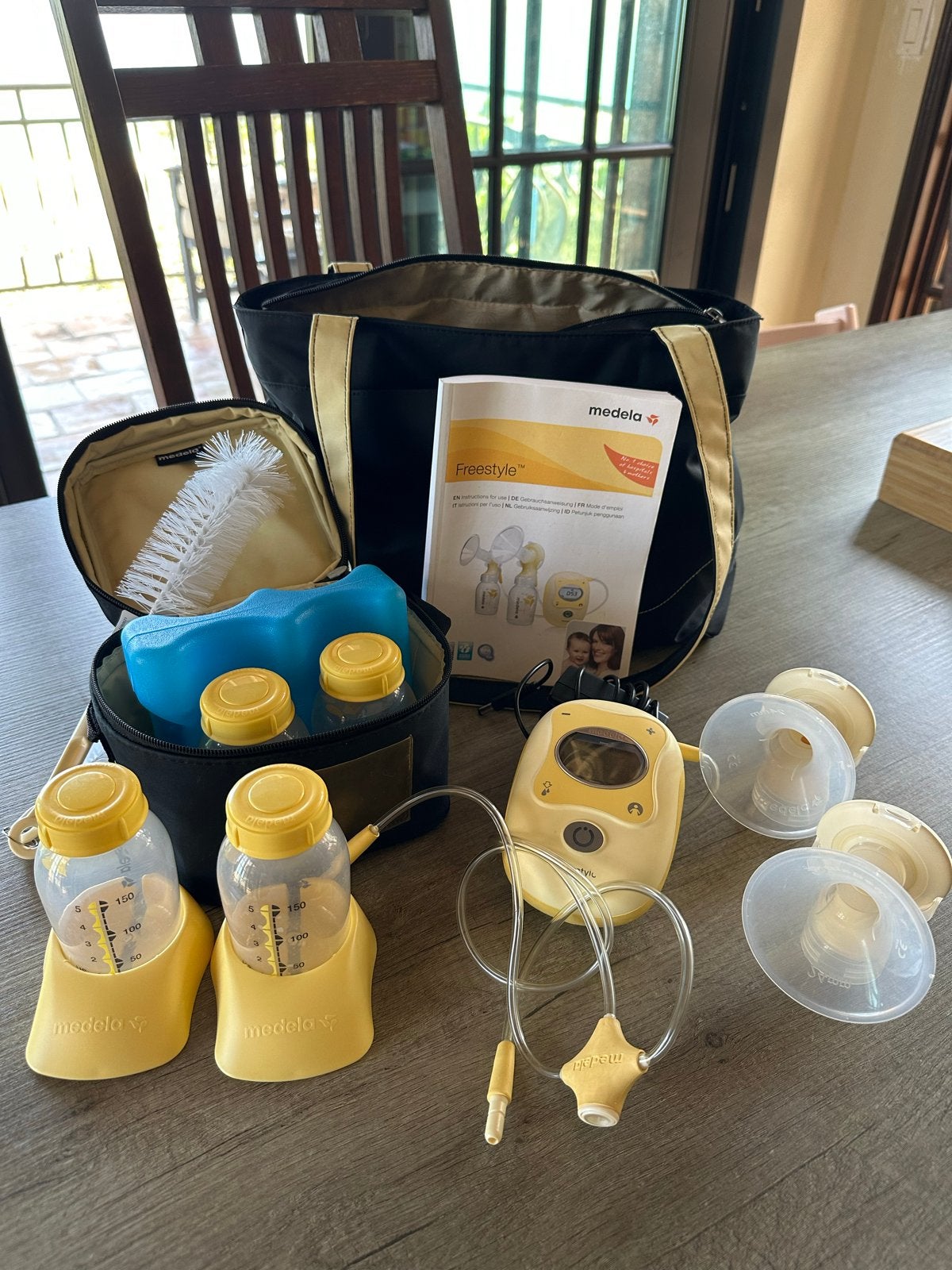 Medela Freestyle kolfapparaat met opbergtas, Kinderen en Baby's, Kinderspulletjes, Gebruikt, Ophalen