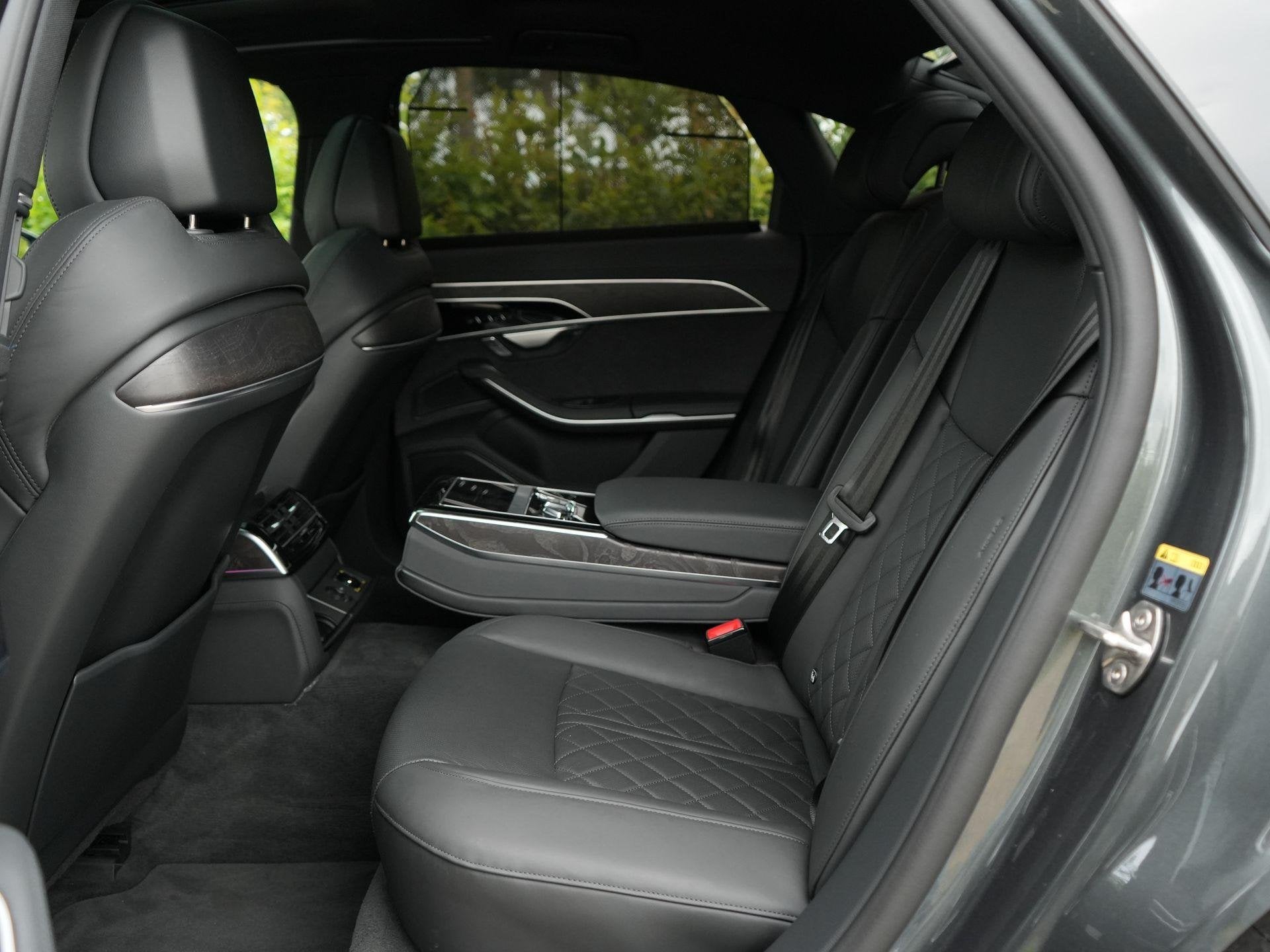 Foto 49 van Audi A8 S-Line 60 TFSI e 462 PK QUATTRO | Vierwielbesturing