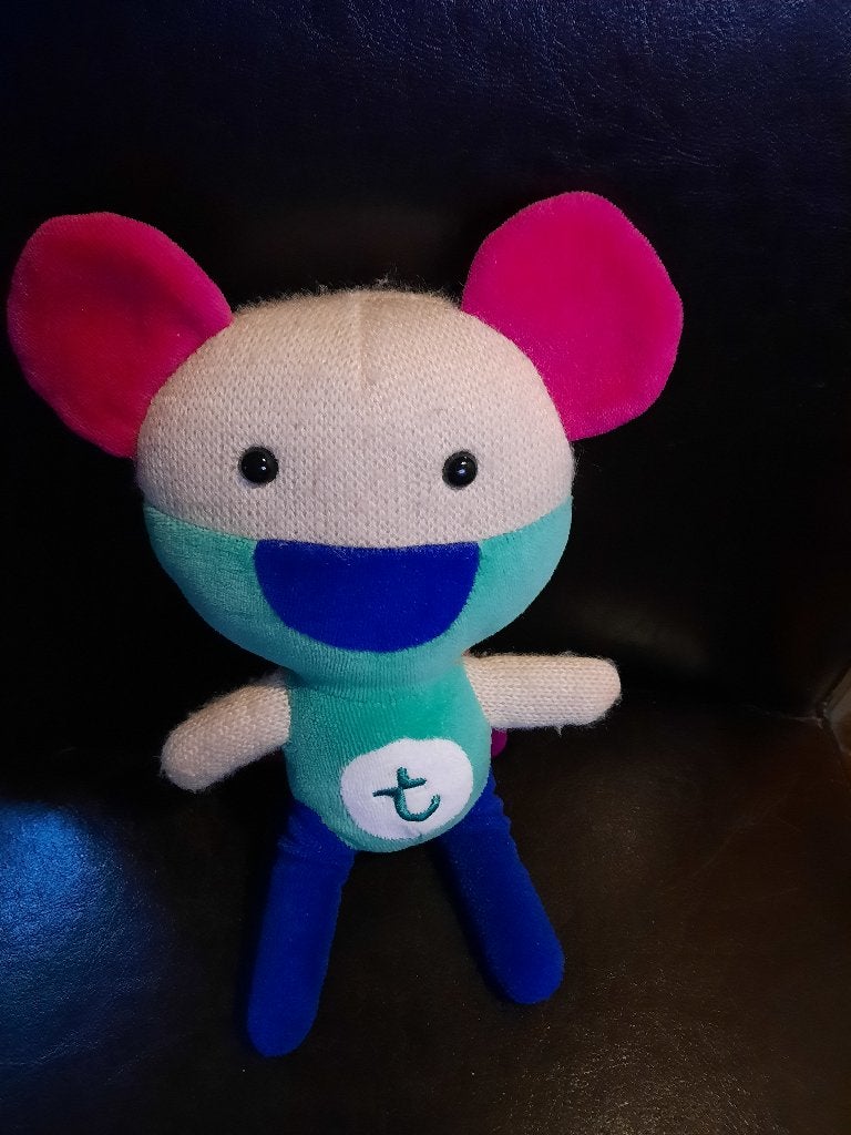 Transavia muis knuffel roze/blauw/groen velours en crème, Muis, Overige merken, Overige karakters, Nieuw