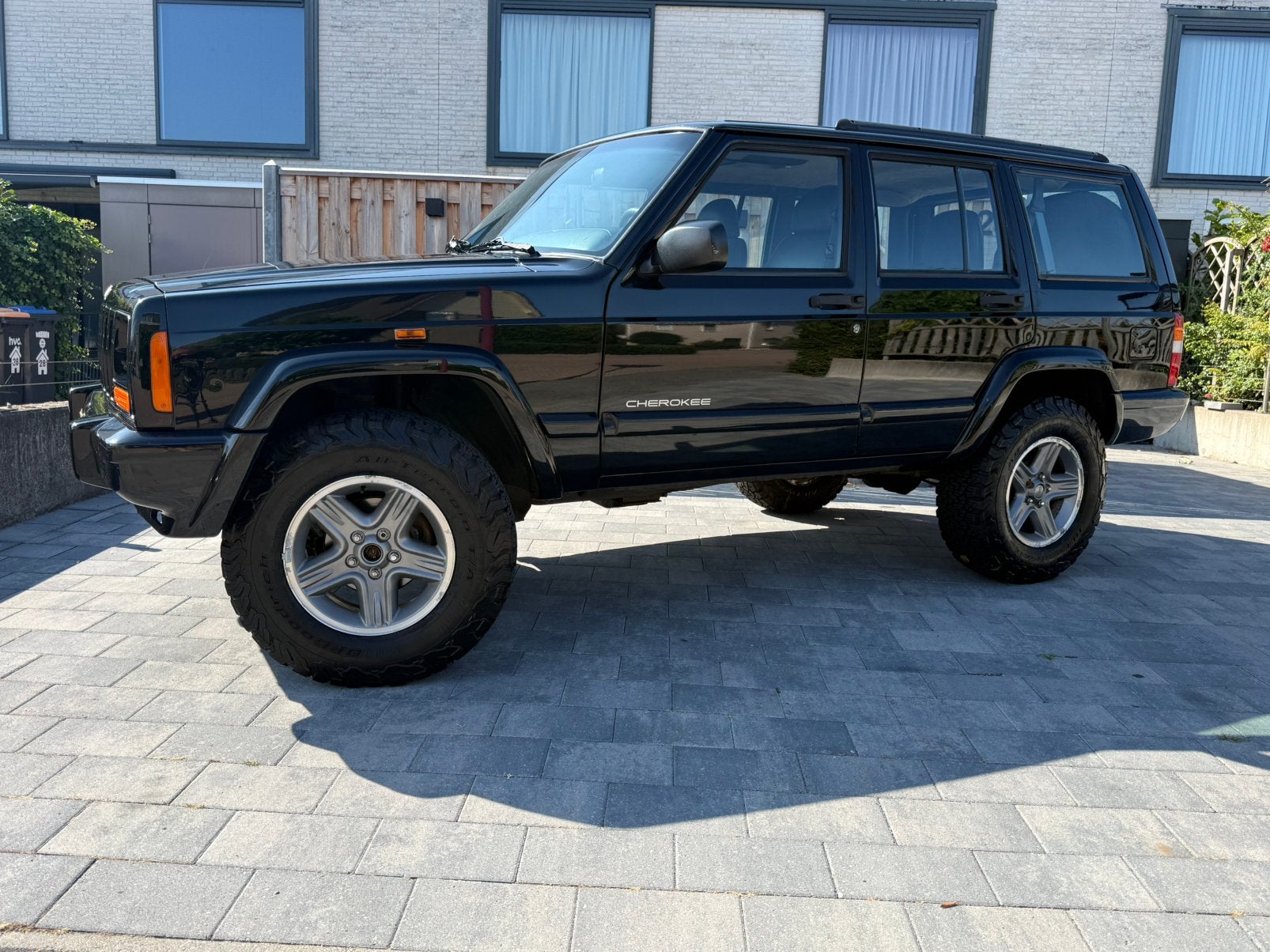 Jeep Cherokee 4.0 LPG G3 |Automaat |NAP | 4x4 | Trekhaak, Zwart, Vierwielaandrijving, Bluetooth, Onderhoudsboekje