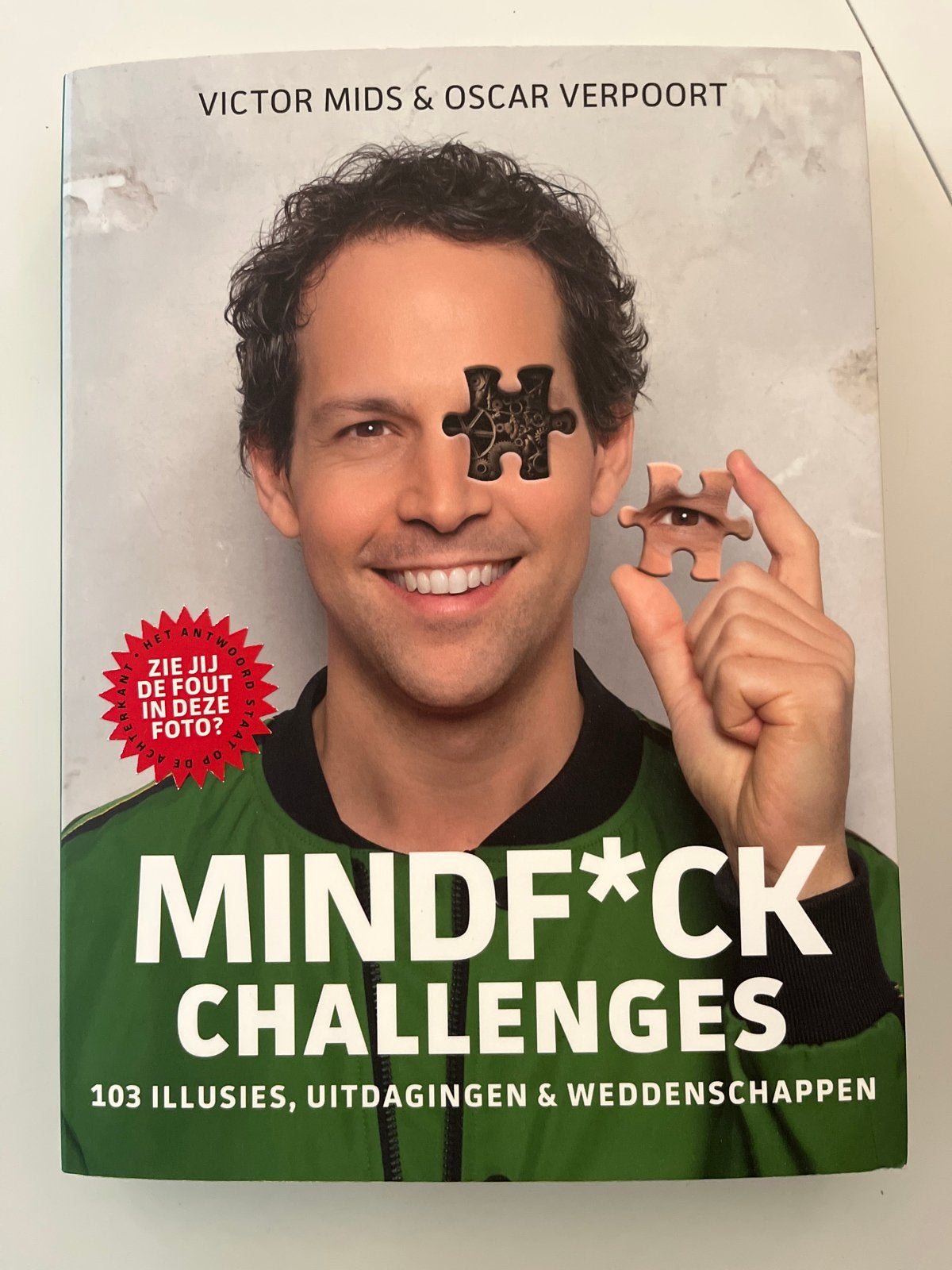 Mindf*ck Challenges - Victor Mids & Oscar Verpoort, Boeken, Ophalen of Verzenden, Zo goed als nieuw