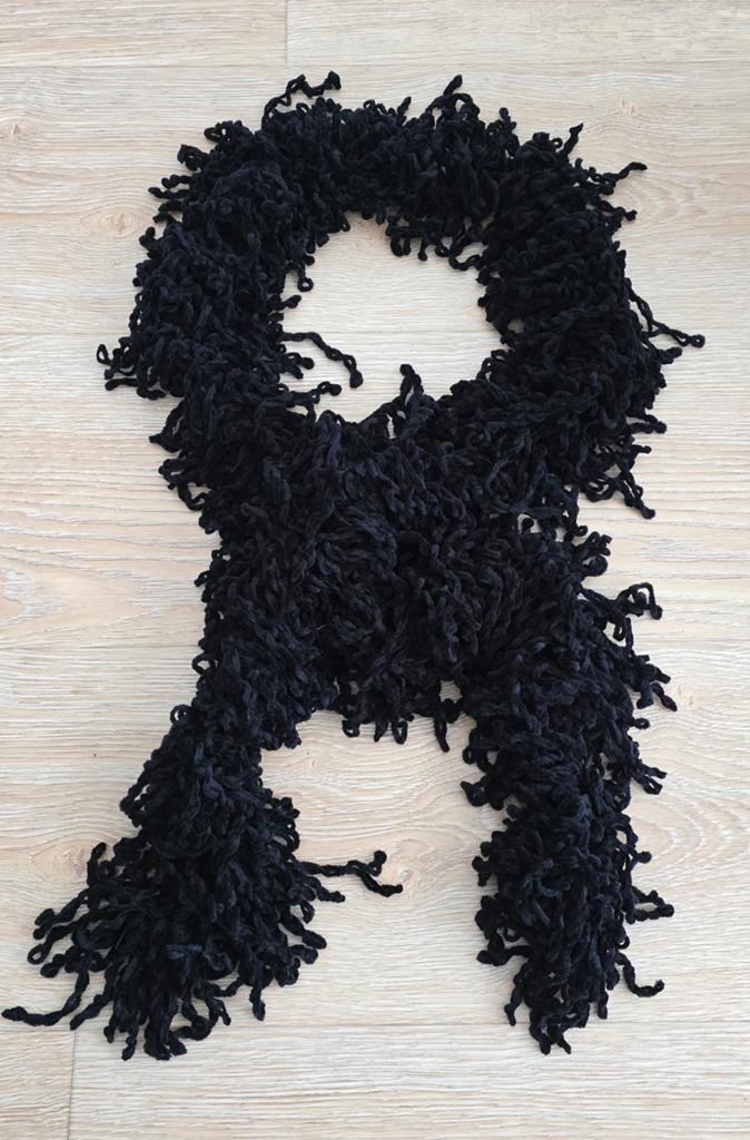 Nieuwe zwarte pluizige sjaal, Ophalen of Verzenden, Nieuw, Sjaal