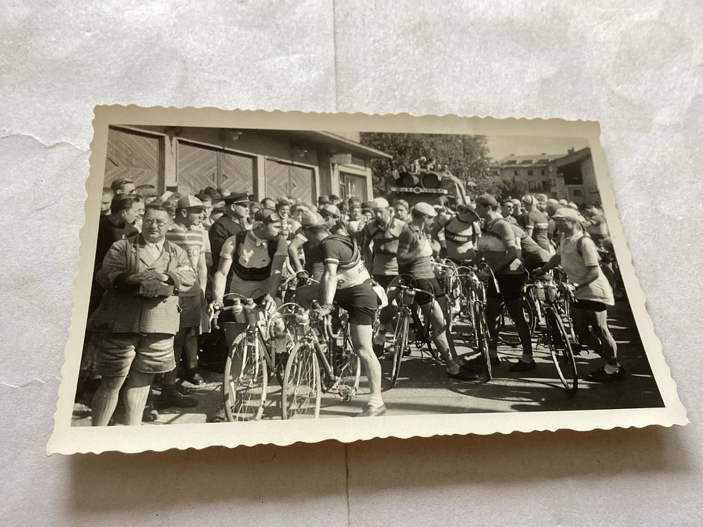 Vintage foto wielrenners, jaren '50 afm is 6x9 cm, Gebruikt, Foto, Ophalen of Verzenden, 1940 tot 1960